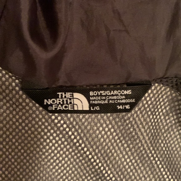 The North Face boys rain jacket - Picture 3 of 3
